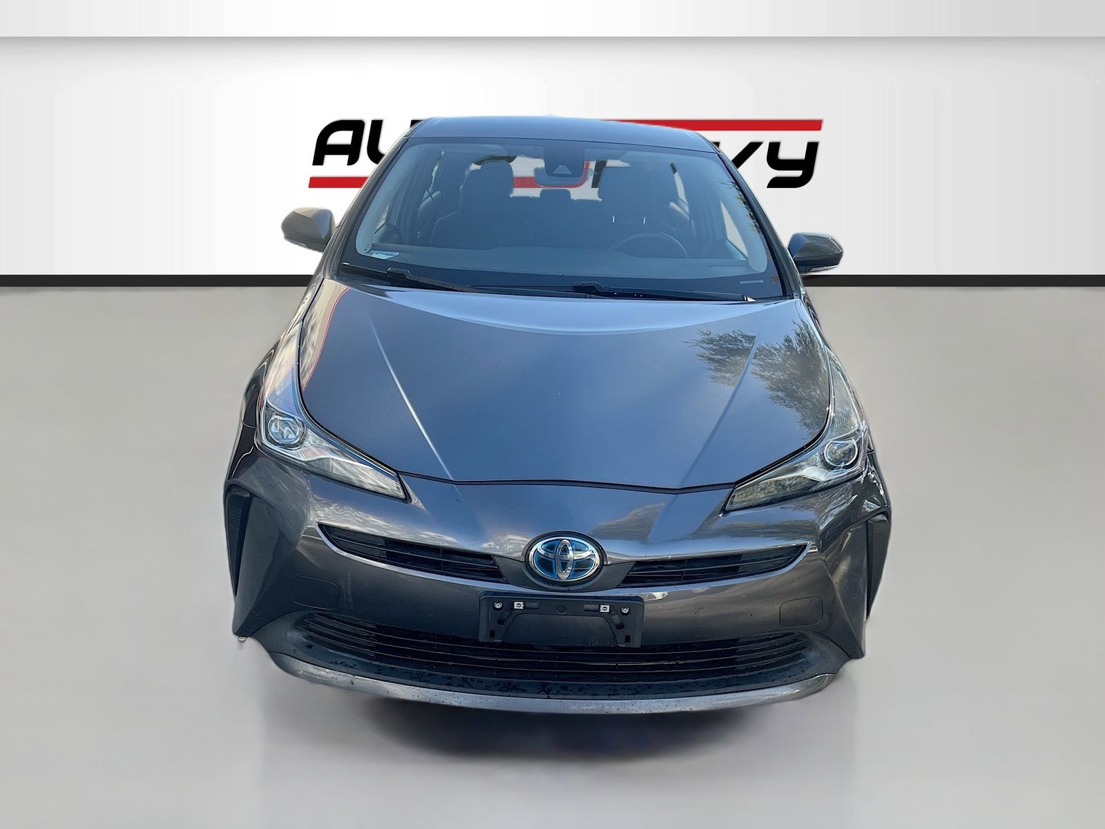 Used 2022 Toyota Prius L Eco image 2