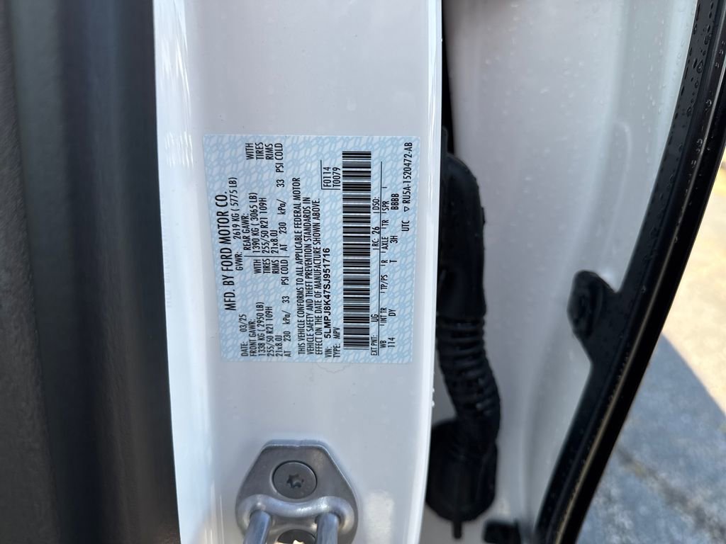 Used 2025 Lincoln Nautilus Reserve AWD/4WD image 11