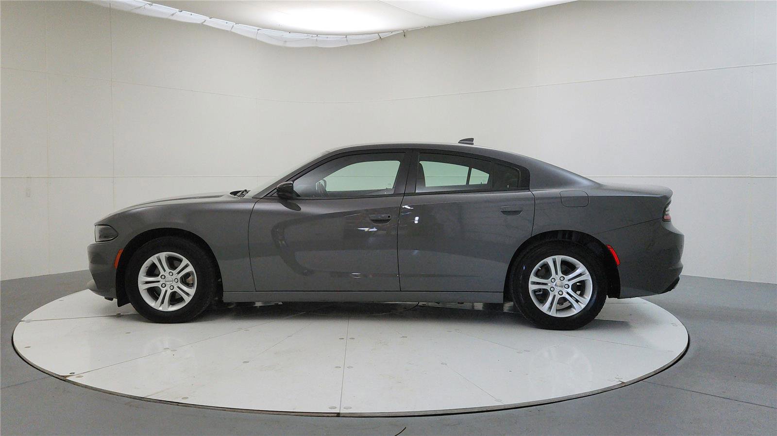 Used 2023 Dodge Charger SXT image 4