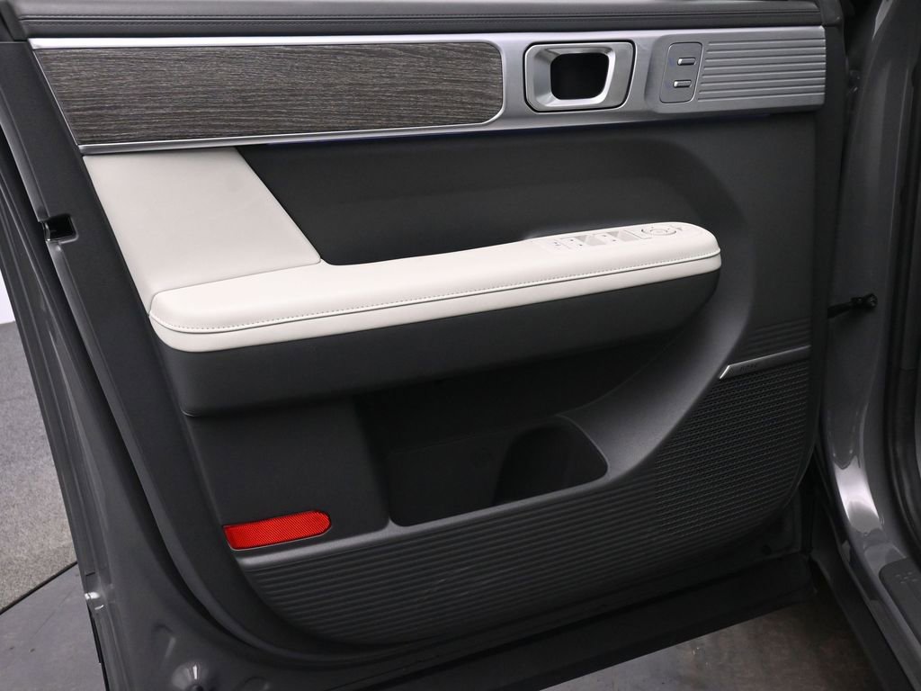 Used 2024 Hyundai Santa Fe Limited FWD image 13