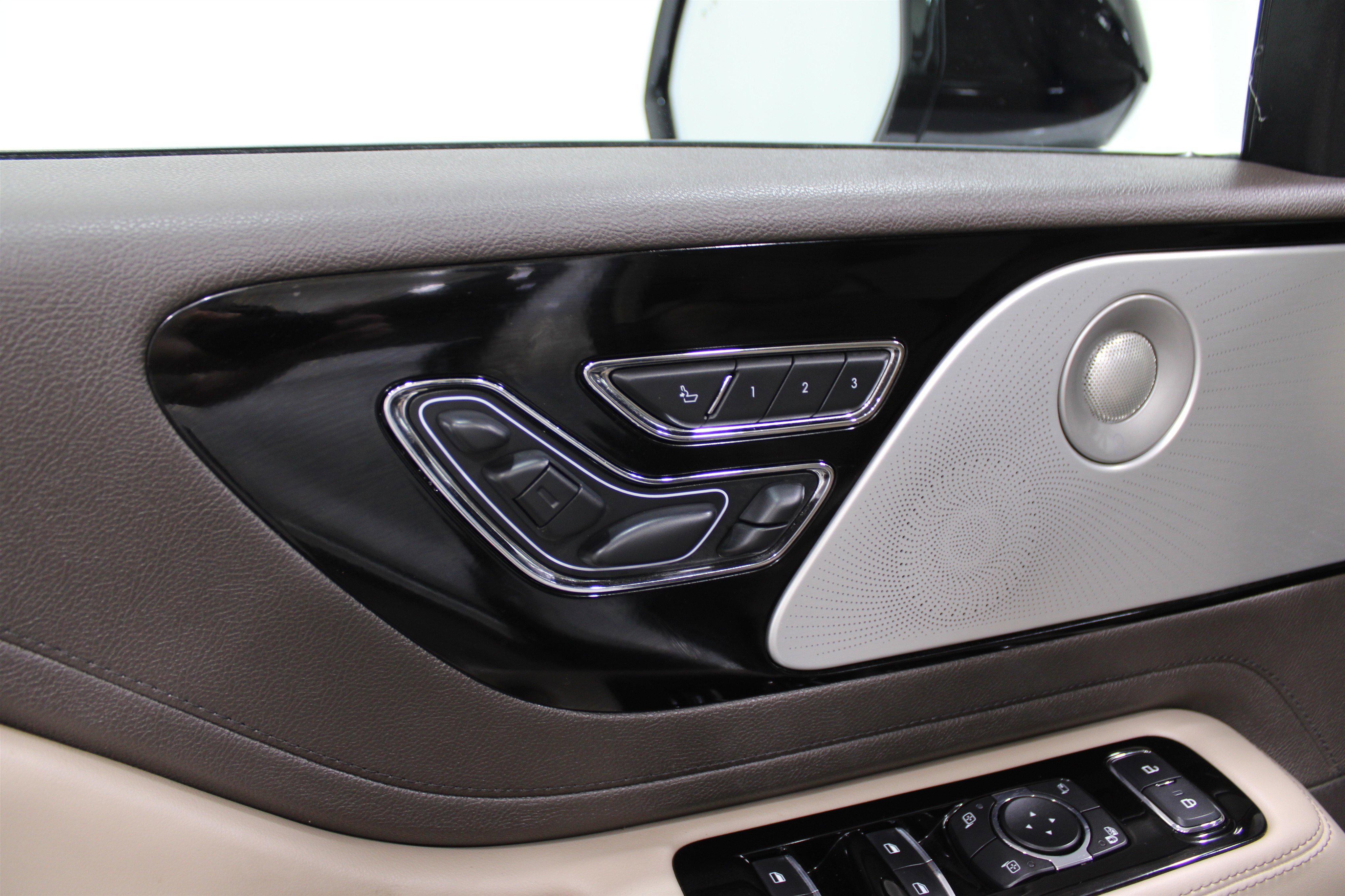 Used 2022 Lincoln Aviator Reserve w/ Equipment Group 201A image 7