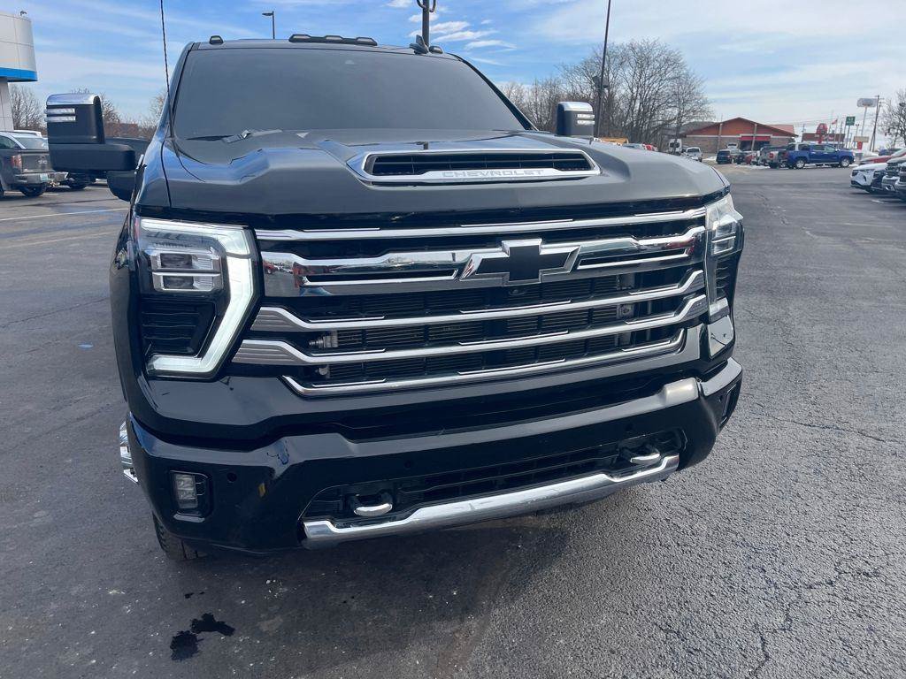 Used 2024 Chevrolet Silverado 3500 High Country w/ High Country Premium Package AWD/4WD image 8