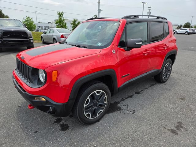 Used 2017 Jeep Renegade Trailhawk w/ Premium Trailhawk Package AWD/4WD image 34