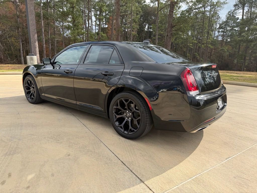 Used 2019 Chrysler 300 S image 3