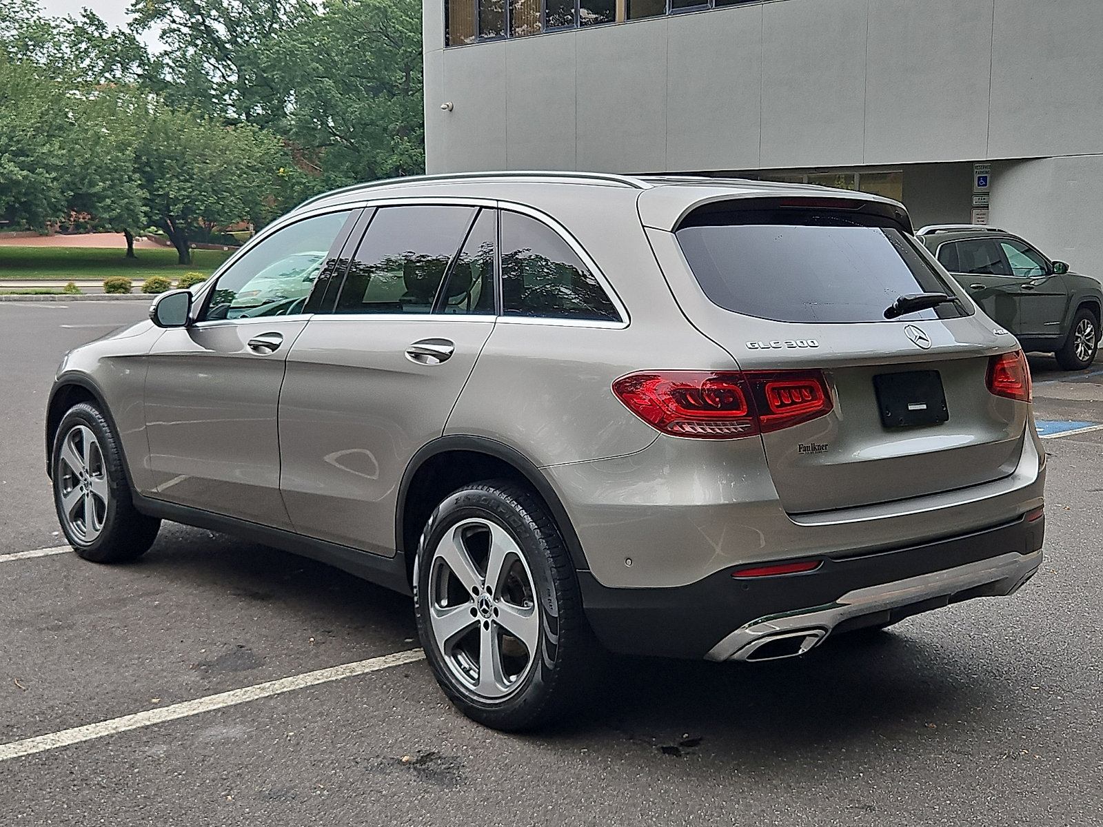 Used 2022 Mercedes-Benz GLC 300 4MATIC image 4