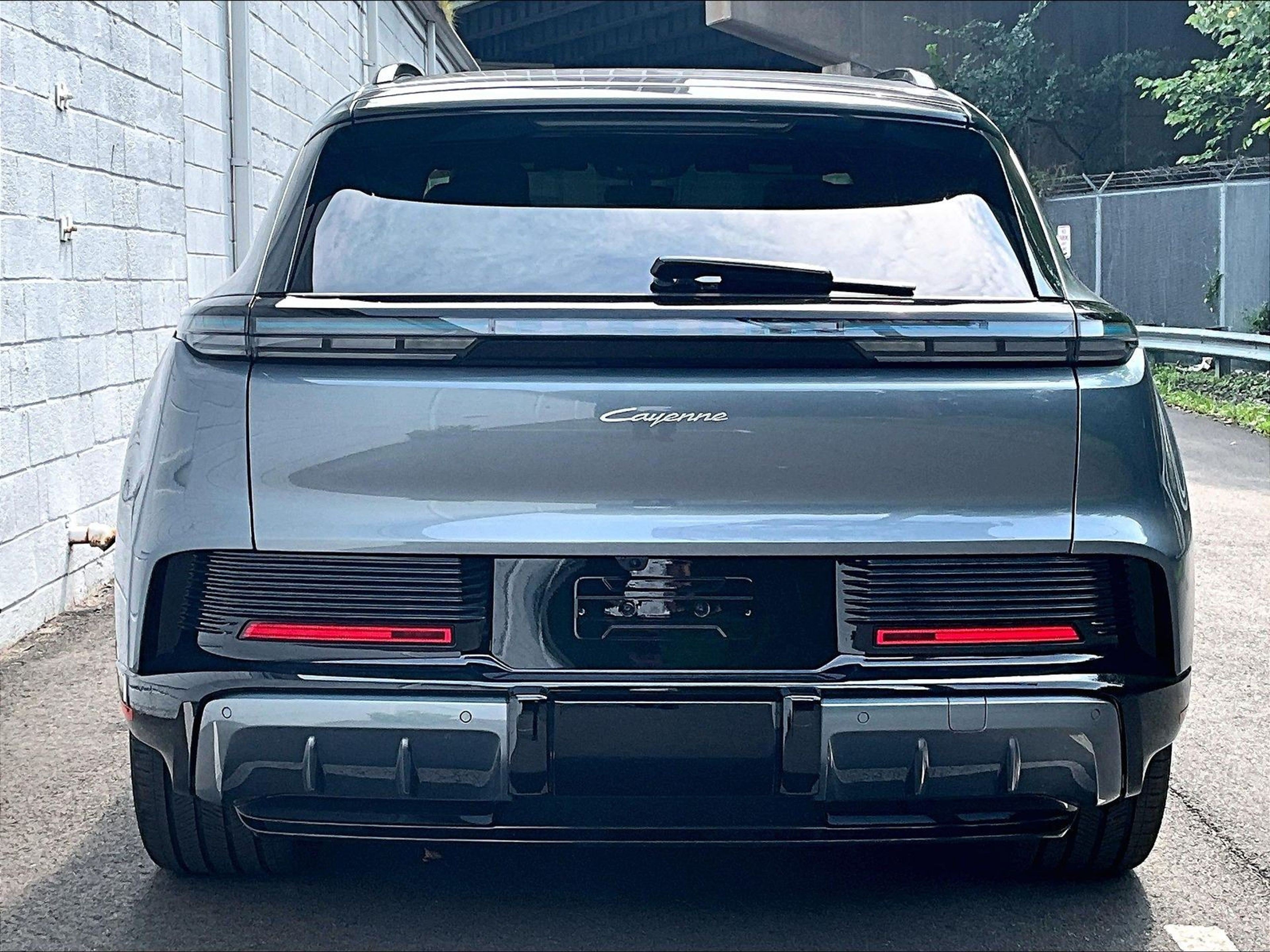 New 2026 Porsche Cayenne Electric AWD/4WD image 8