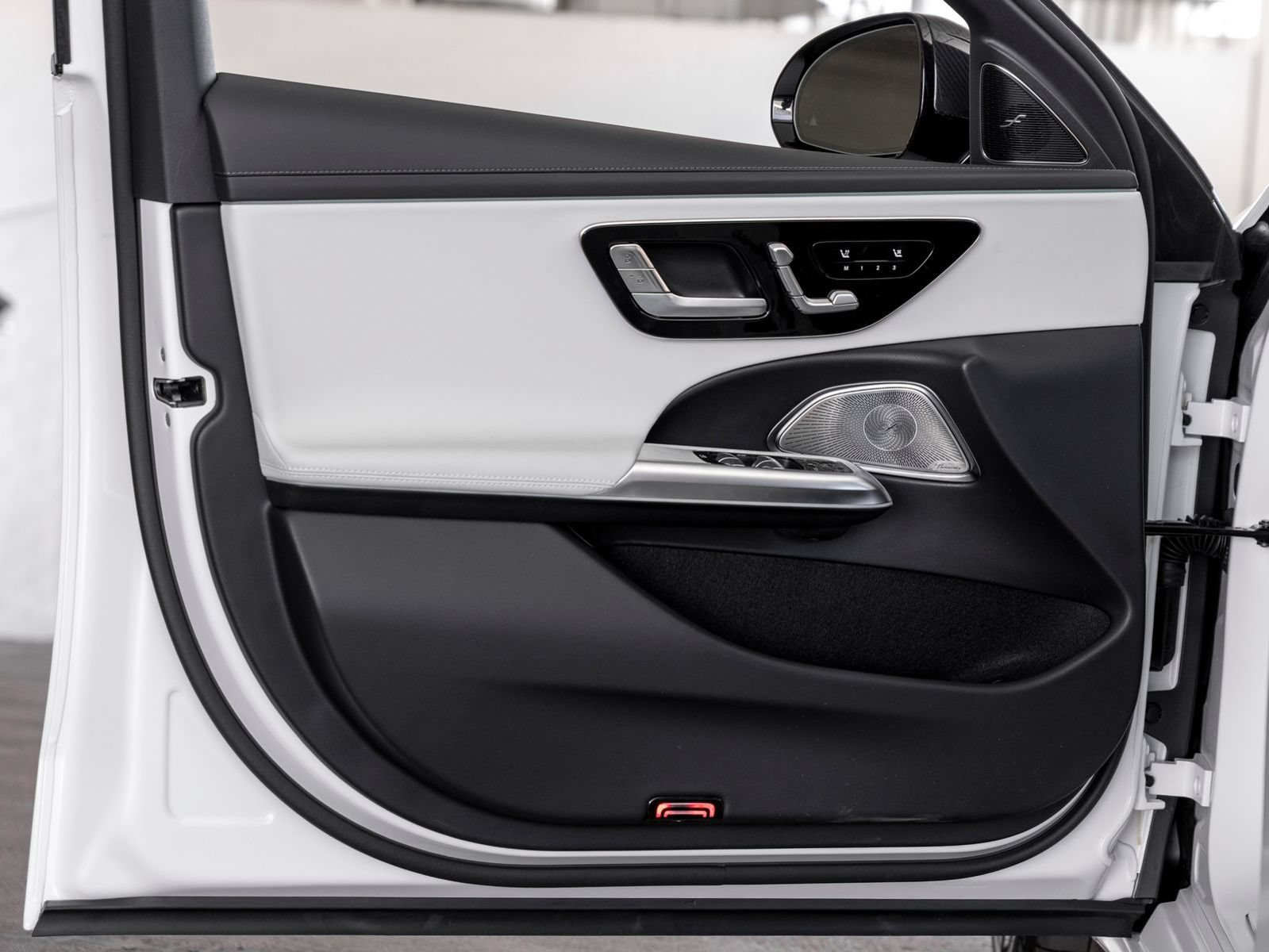 New 2026 Mercedes-Benz E 53 AMG e 4MATIC Sedan image 9