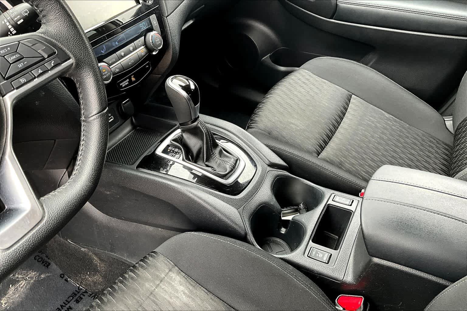 Used 2019 Nissan Rogue SV FWD image 16