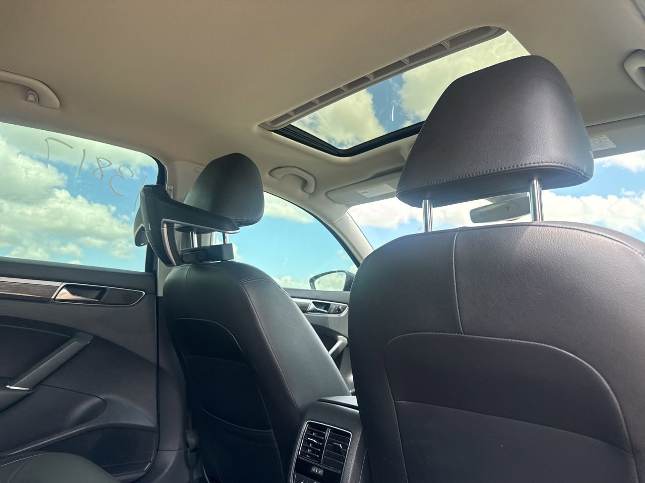 Used 2018 Volkswagen Passat 3.6 SEL Premium image 30