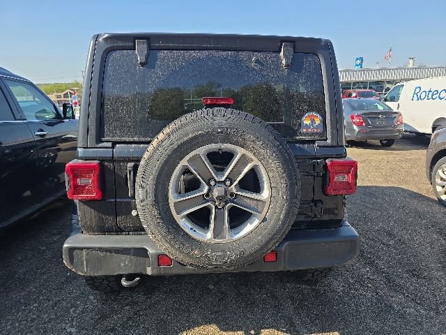 Used 2018 Jeep Wrangler Unlimited Sahara w/ LED Lighting Group AWD/4WD image 8