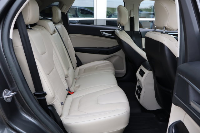 Used 2018 Ford Edge Titanium w/ Equipment Group 301A AWD/4WD image 34