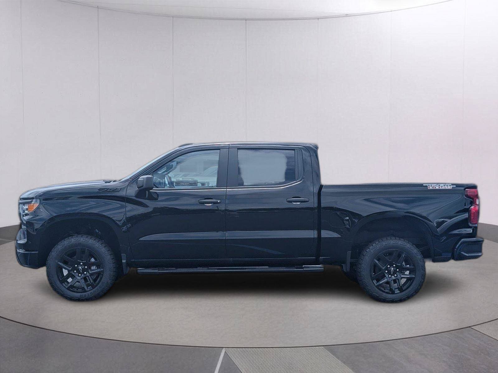 New 2026 Chevrolet Silverado 1500 Custom Trail Boss w/ LPO, Dark Essentials Package AWD/4WD image 2