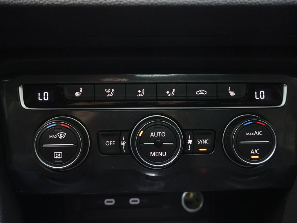 Used 2021 Volkswagen Tiguan SE w/ Panoramic Sunroof Package AWD/4WD image 25