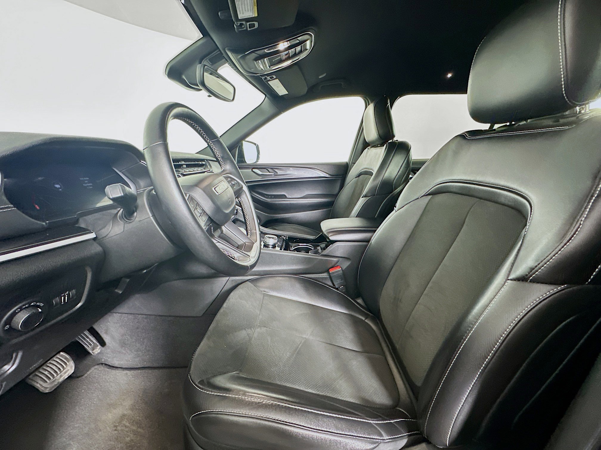 Used 2022 Jeep Grand Cherokee L Laredo image 13