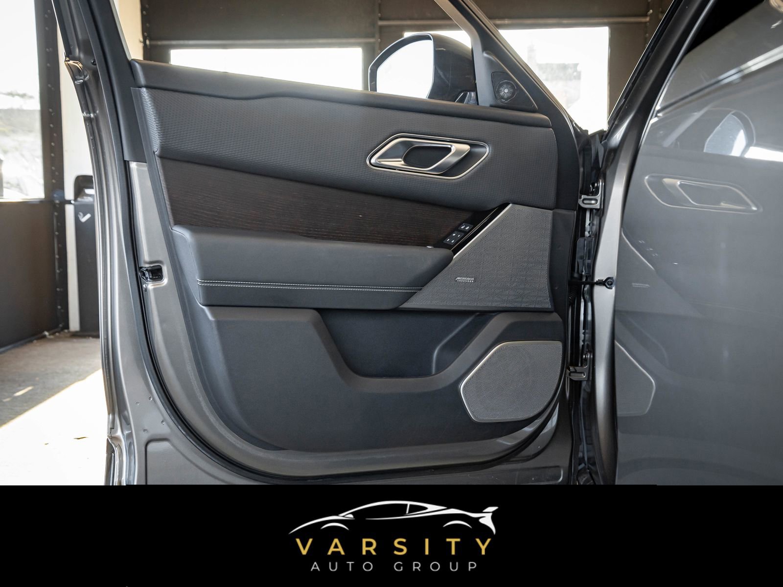 Used 2022 Land Rover Range Rover Velar R-Dynamic S image 23