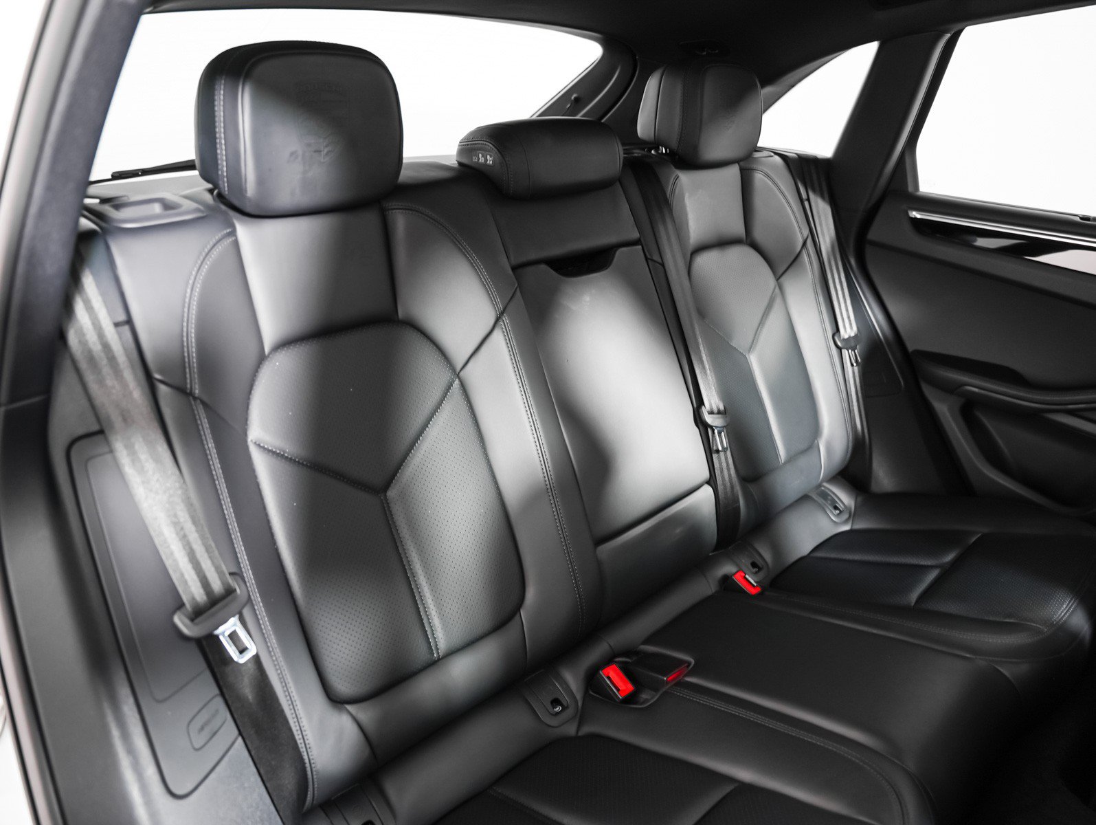 Certified 2023 Porsche Macan AWD/4WD image 6