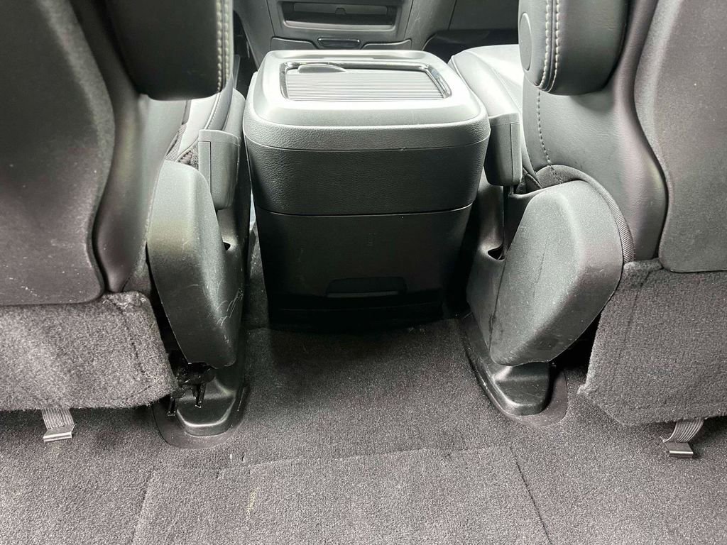 Used 2024 Chrysler Pacifica Limited FWD image 4
