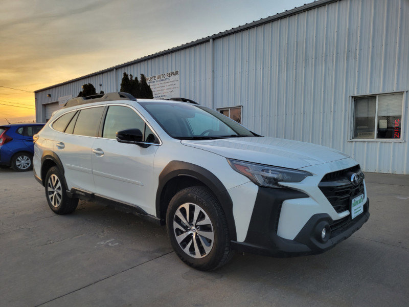 Used 2025 Subaru Outback Premium w/ Popular Package #1A image 1