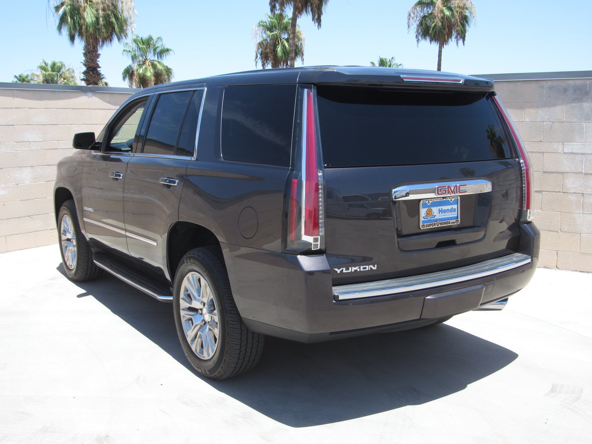 Used 2017 GMC Yukon Denali RWD image 6