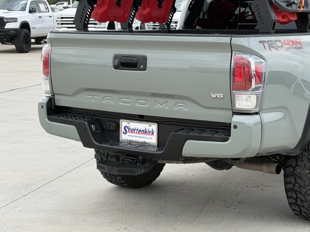 Used 2022 Toyota Tacoma TRD Off-Road w/ TRD Premium Off Road Package AWD/4WD image 6