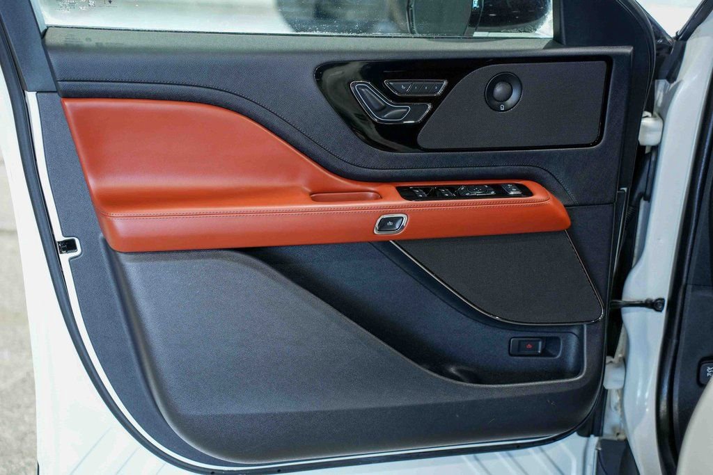 Used 2025 Lincoln Aviator Reserve w/ Jet Appearance Package image 17