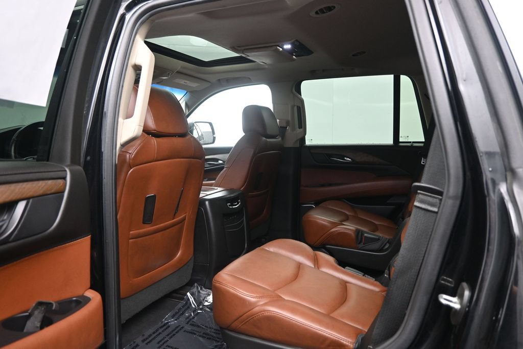 Used 2018 Cadillac Escalade Premium Luxury AWD/4WD image 24