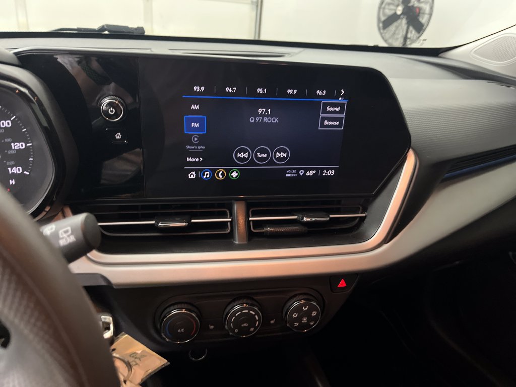 Used 2024 Chevrolet Trax LS w/ LS Convenience Package FWD image 19