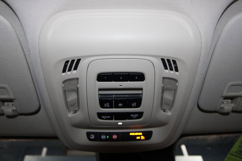 Used 2023 Buick Envision Avenir image 20