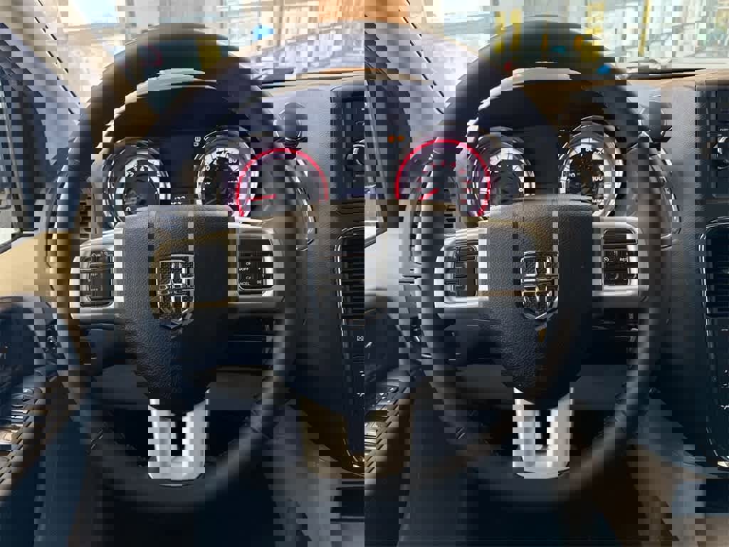 Used 2015 Dodge Grand Caravan SXT w/ UConnect Hands-Free Group image 24