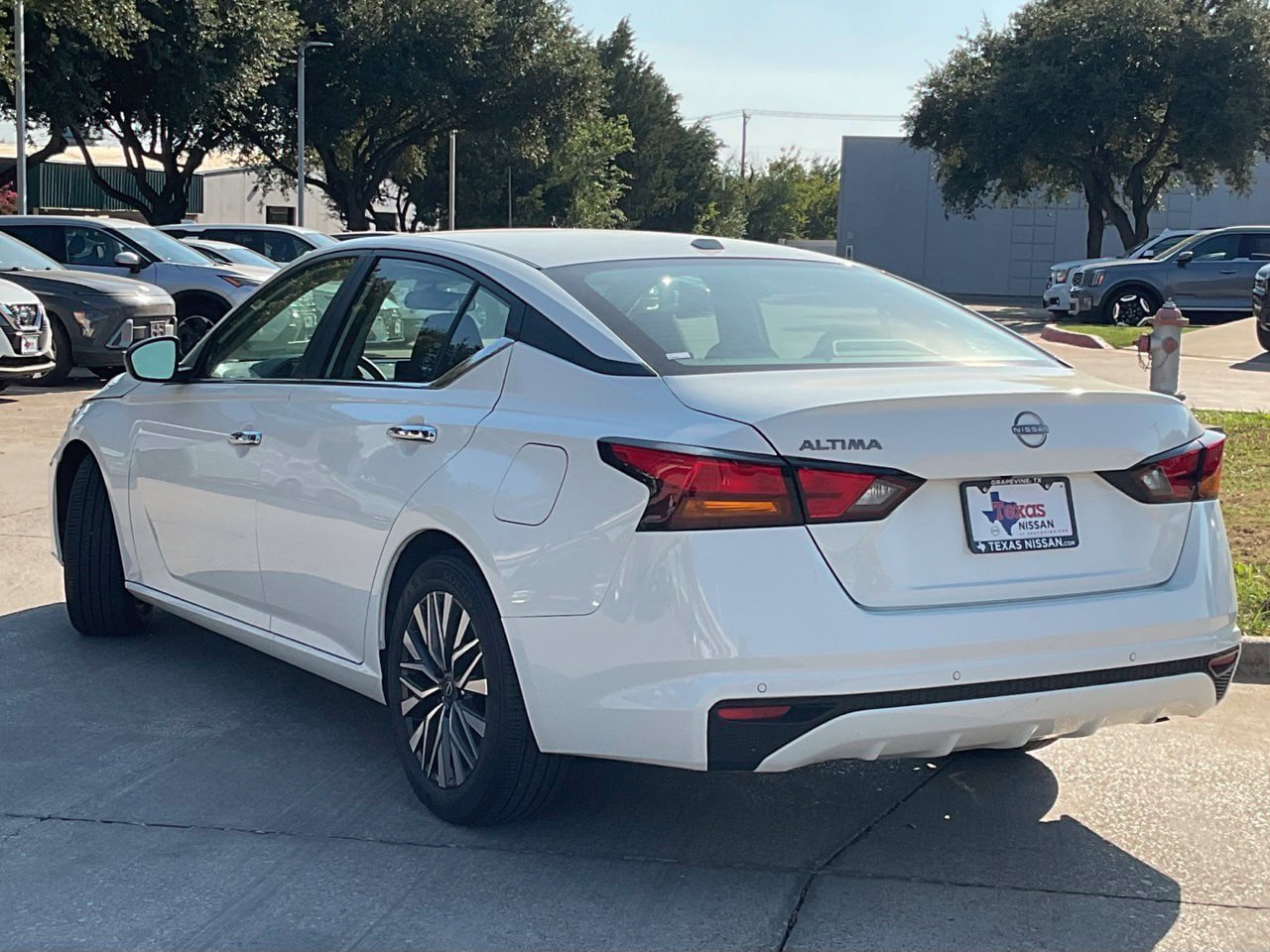 Used 2025 Nissan Altima 2.5 SV FWD image 6