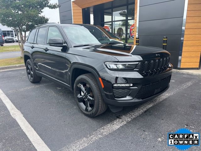 Used 2024 Jeep Grand Cherokee Limited w/ Black Appearance Package RWD image 1