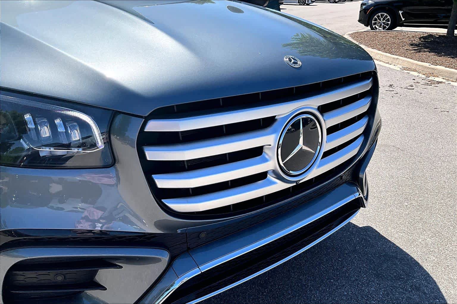 Used 2025 Mercedes-Benz GLS 450 4MATIC image 32