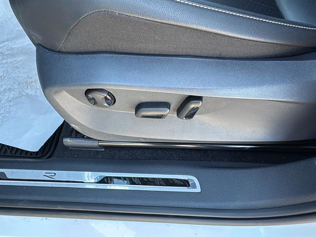 Certified 2024 Volkswagen Tiguan SE R-Line image 15