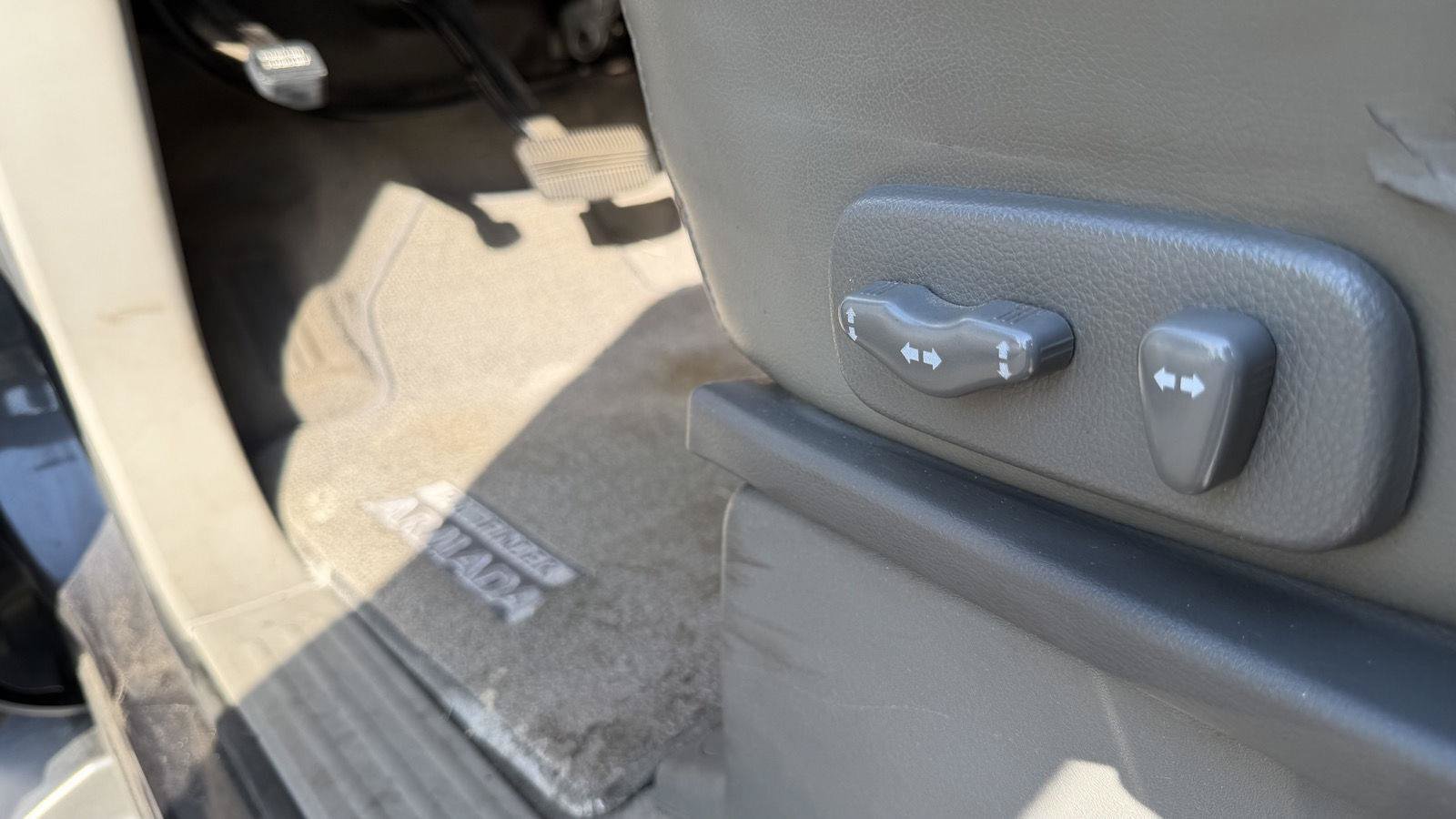 Used 2004 Nissan Armada SE w/ (LTH) Leather Pkg AWD/4WD image 29