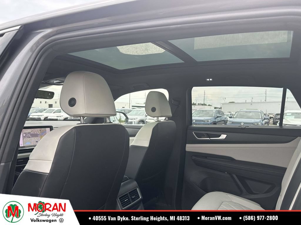 Certified 2024 Volkswagen Atlas Cross Sport SEL Premium R-Line AWD/4WD image 17