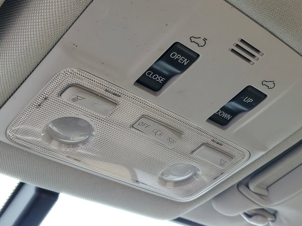 Used 2015 Toyota RAV4 Limited image 22