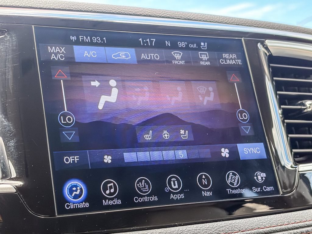 Used 2017 Chrysler Pacifica Limited w/ UConnect Theater Package FWD image 27