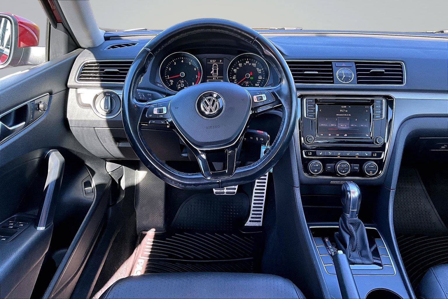 Used 2017 Volkswagen Passat 1.8T R-Line FWD image 6