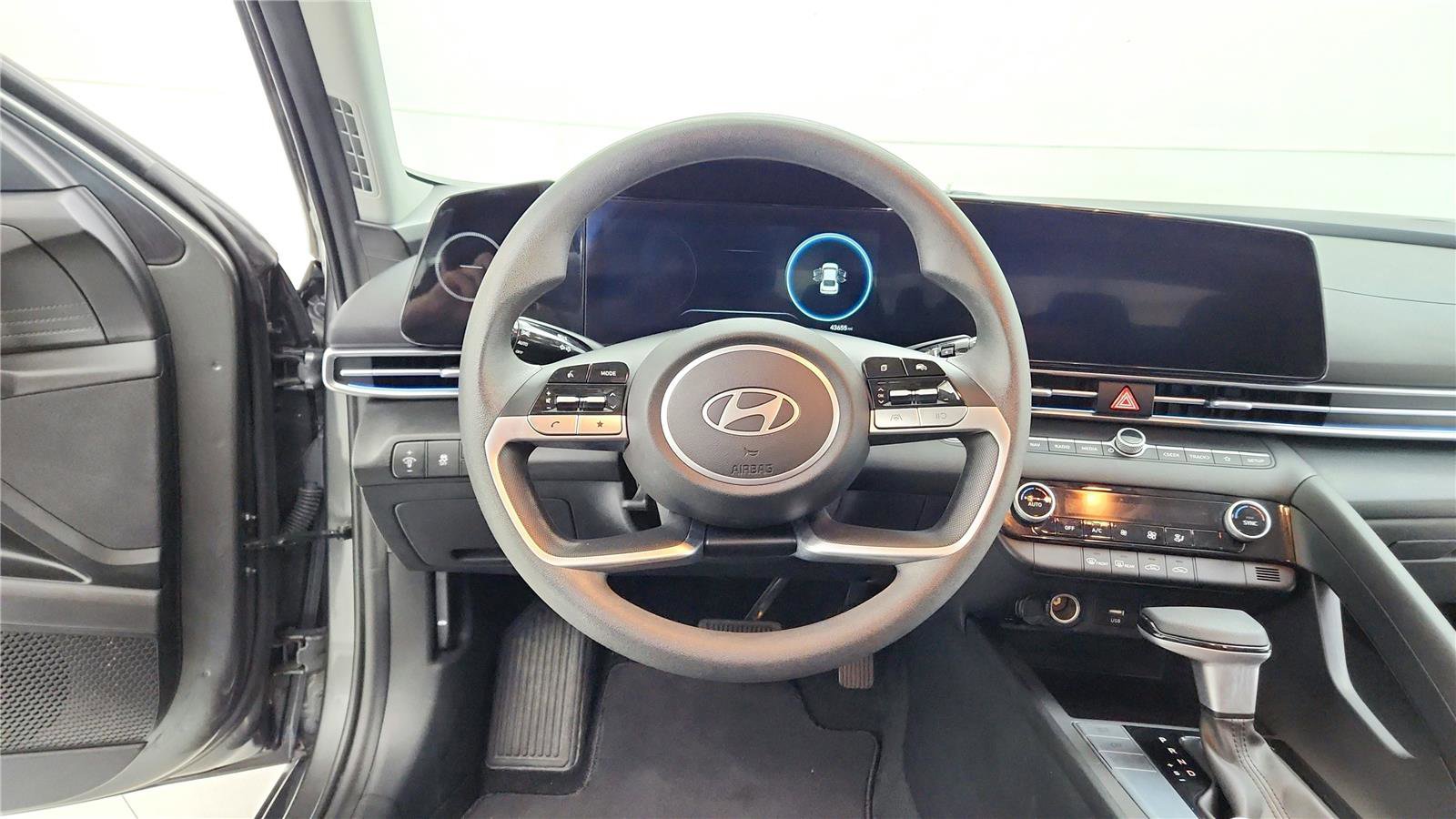 Used 2024 Hyundai Elantra SEL FWD image 14