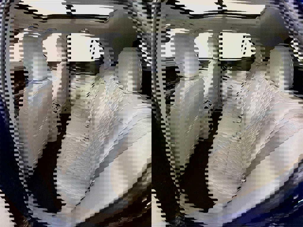 Used 2023 Buick Envision Avenir image 19