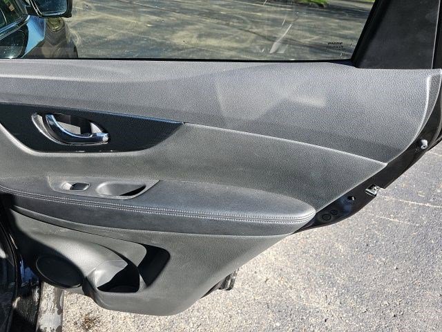 Used 2016 Nissan Rogue SL w/ SL Premium Package AWD/4WD image 16