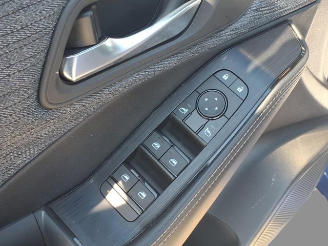 Used 2023 Nissan Rogue SV image 17