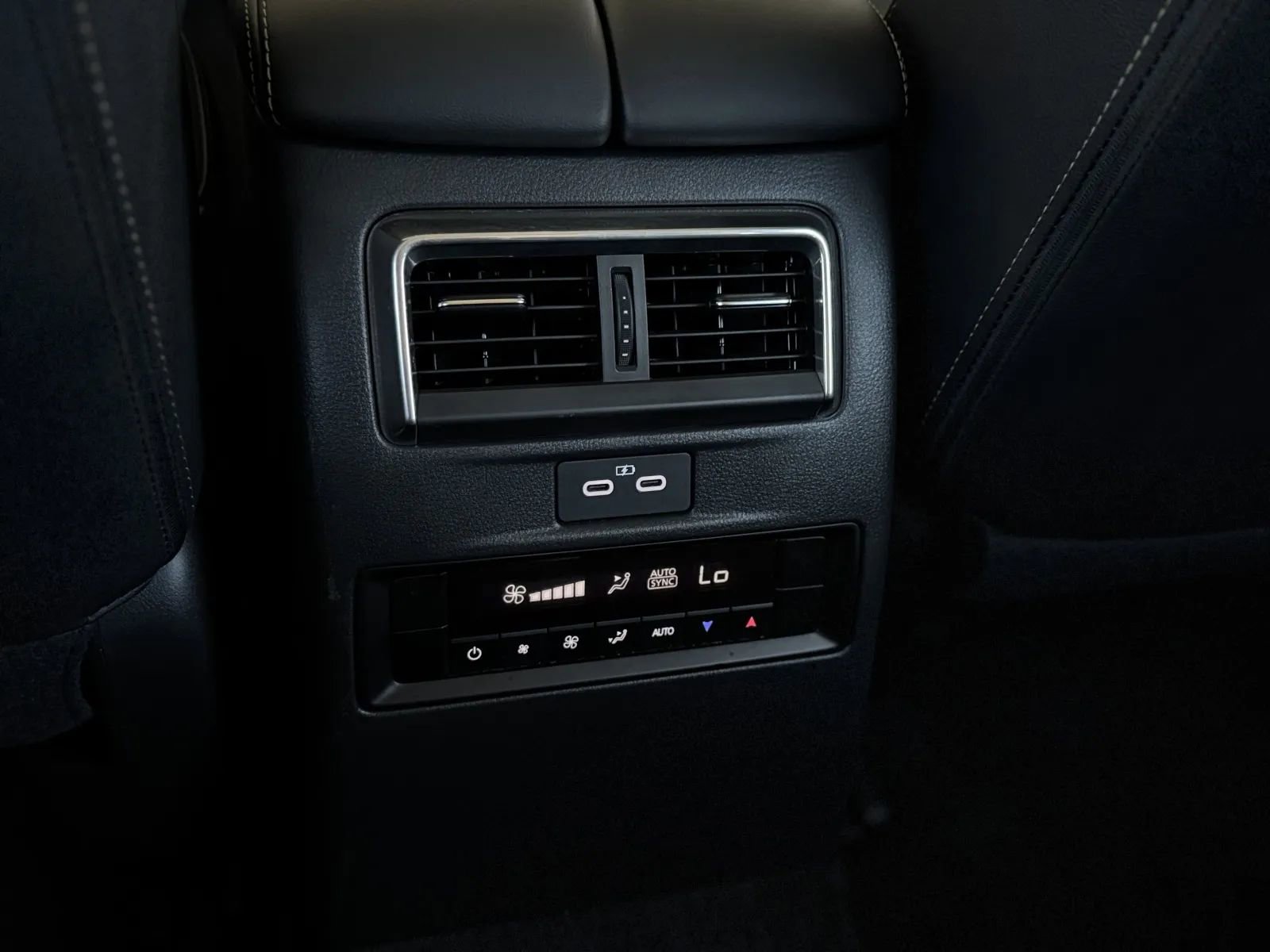 Used 2025 MAZDA CX-70 Plug-In Hybrid w/ Premium Pkg image 35