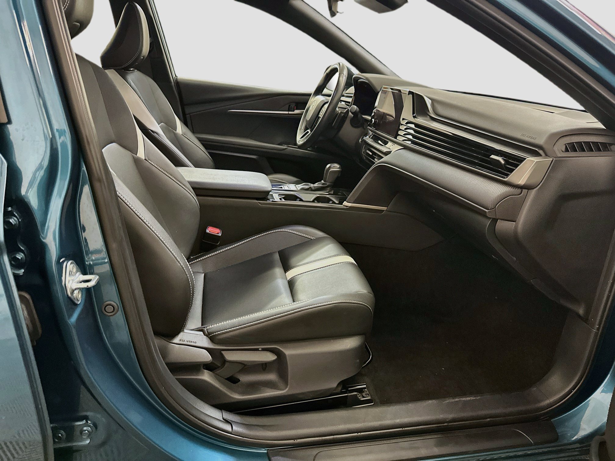 Used 2025 Toyota Camry SE FWD image 31
