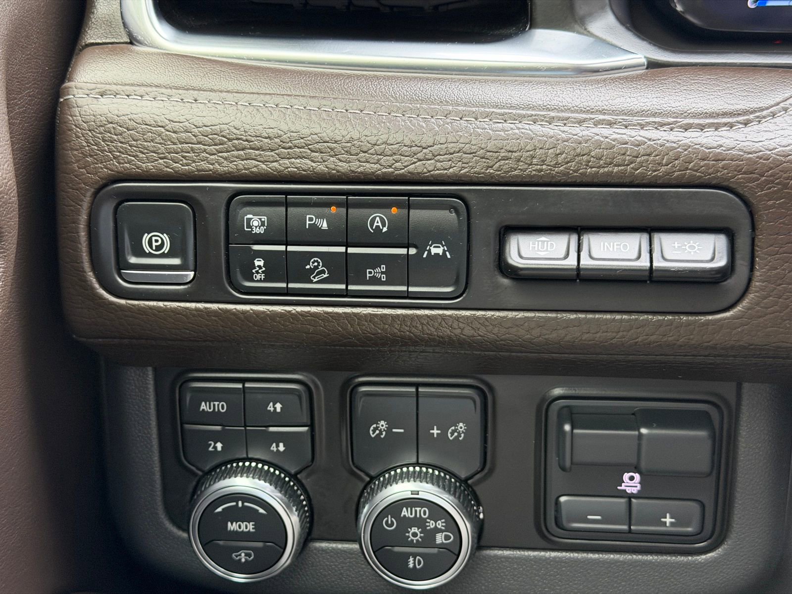 Used 2024 GMC Yukon XL Denali w/ Denali Reserve Package image 19