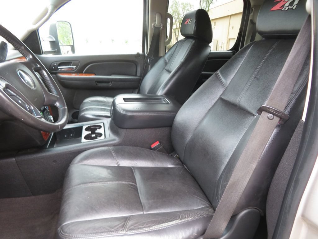 Used 2008 Chevrolet Silverado 2500 LTZ w/ Safety Package AWD/4WD image 22