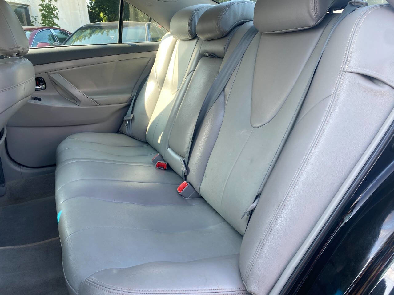 Used 2011 Toyota Camry LE image 7