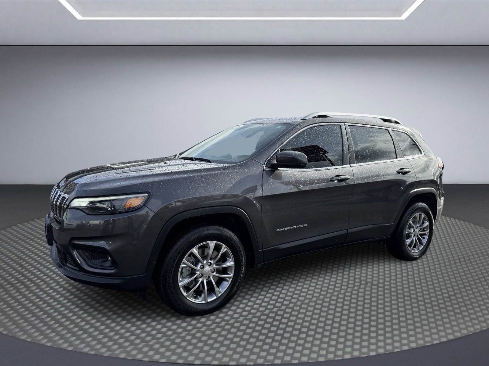 Used 2019 Jeep Cherokee Latitude Plus w/ Comfort/Convenience Group image 2