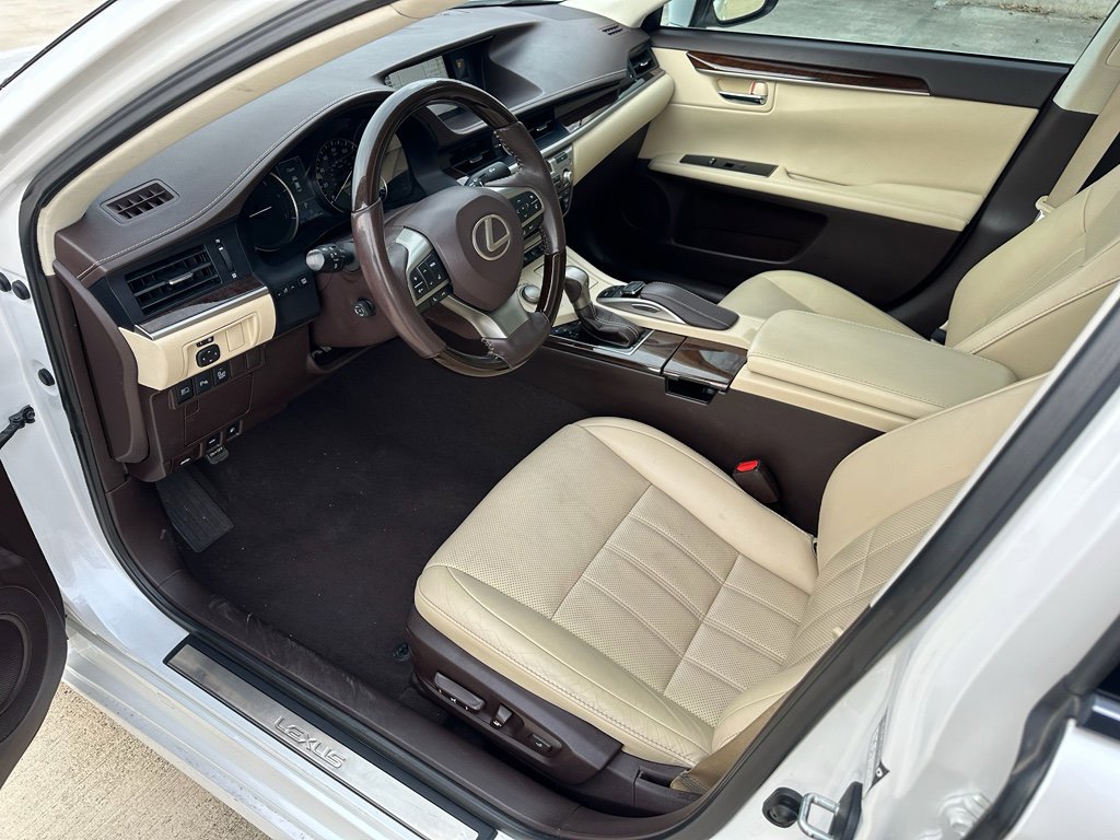 Used 2018 Lexus ES 350 w/ Luxury Package w/Wood Trim image 12