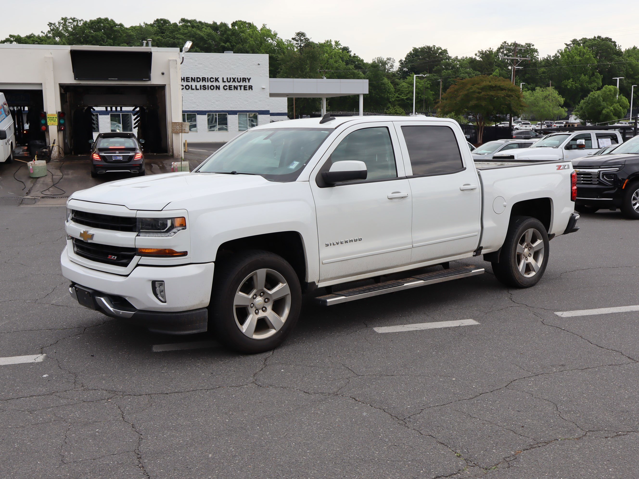 Used 2018 Chevrolet Silverado 1500 LT w/ All Star Edition AWD/4WD image 16